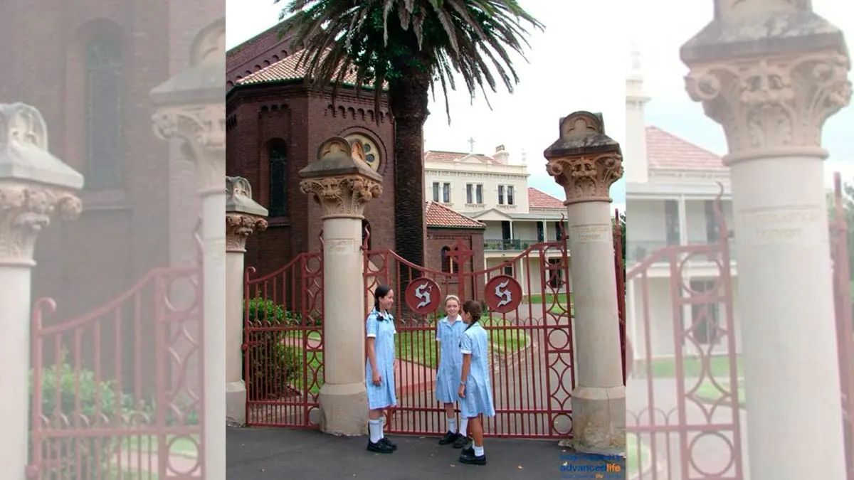 School St Scholastica's College